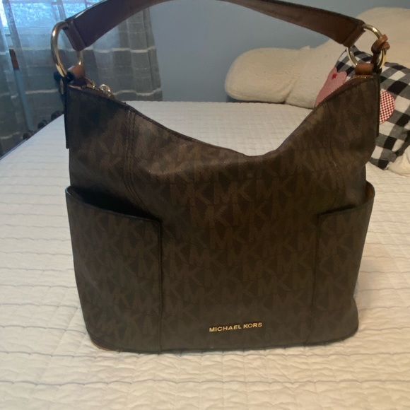 Michael Kors hobo handbag. - Picture 1 of 4